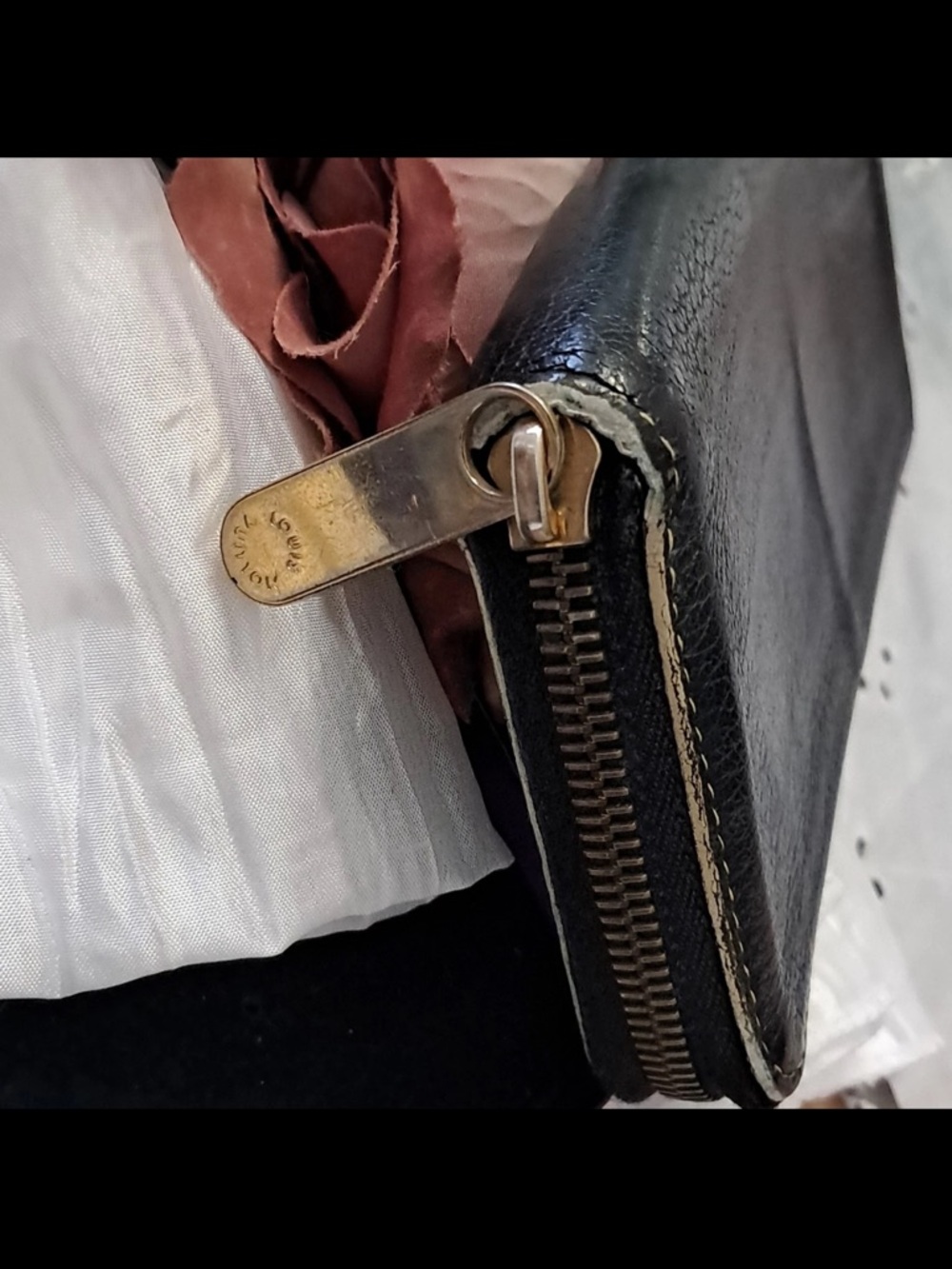 Authentic Louis Vuitton Suhali leather zippy wallet  -Black,gold-Tone studs - Picture 5 of 11